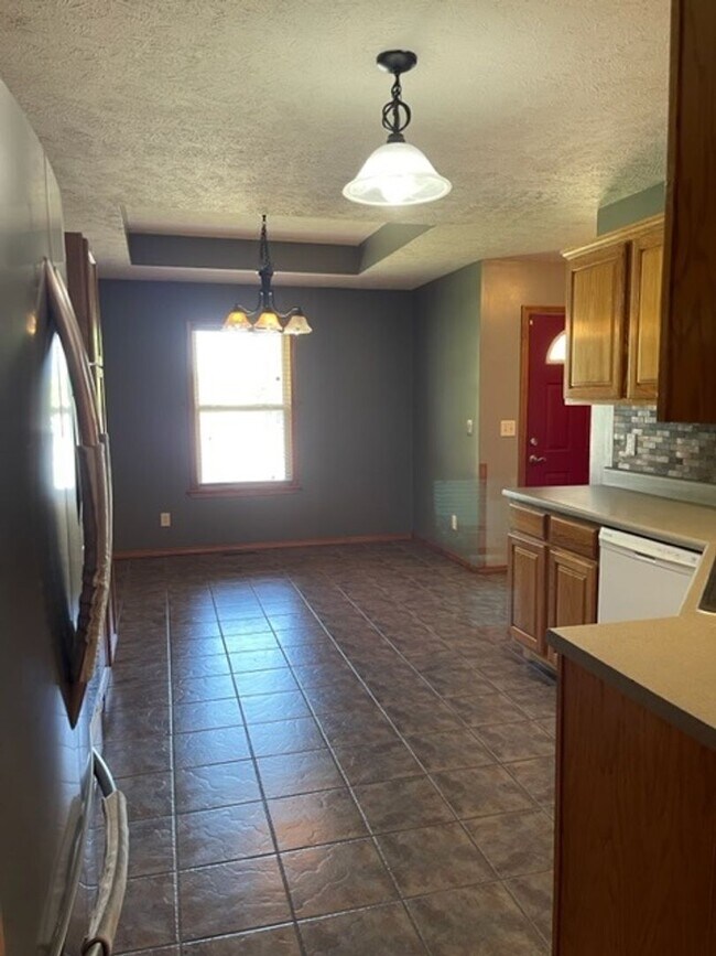 Building Photo - 3666 W Vincent Dr