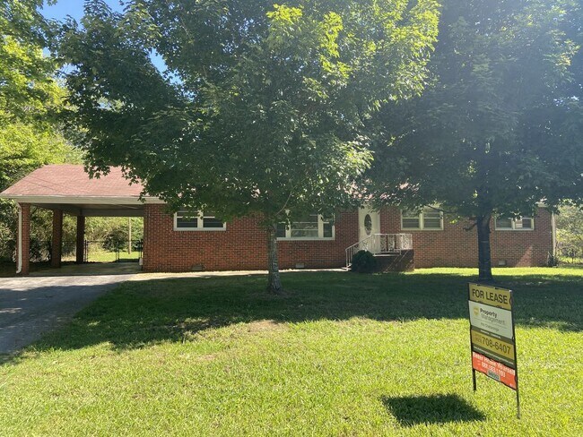 Building Photo - 1011 Oak Dr.