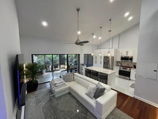 Building Photo - 6620 Thornhill Ct