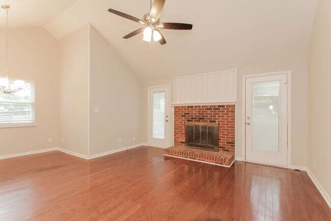 Building Photo - Charming 3 Bedroom in Park Ridge