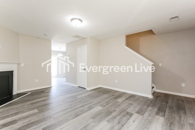 Foto del edificio - 945 Slow Creek Ct