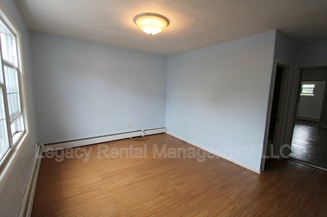 Building Photo - 508 E Diamond Ave
