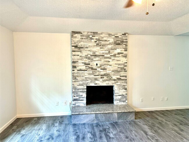 Foto del edificio - 2511 Maple Tree Ct