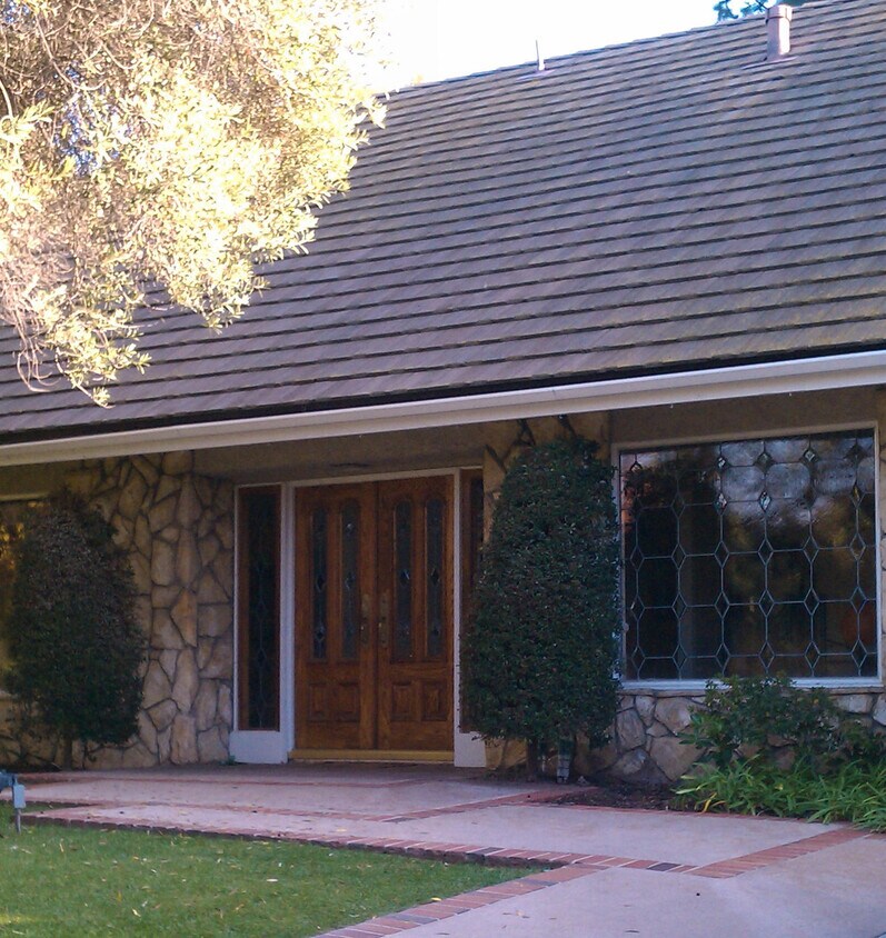 Primary Photo - 12 Bay Mare Ln