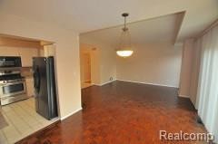 Building Photo - 2101 Bryanston Crescent St