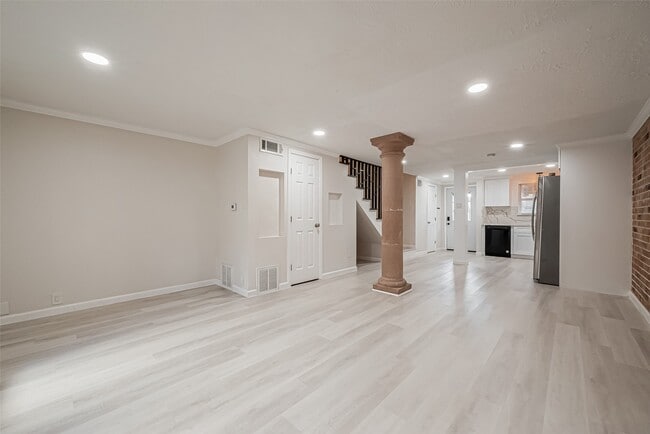 Building Photo - 12 Hyde Park Blvd