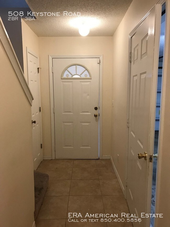 Building Photo - Townhome Close to Hurlburt Field