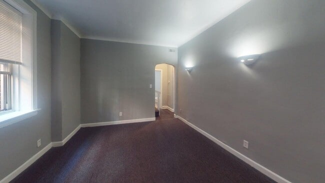 Foto del edificio - 823 W 83rd St