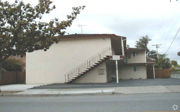 Building Photo - 452 S Bernardo Ave