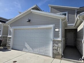 Building Photo - 996 W 600 S