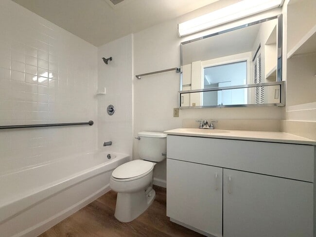 Building Photo - 3009 Ala Makahala Pl