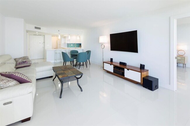 Foto del edificio - 1717 N Bayshore Dr