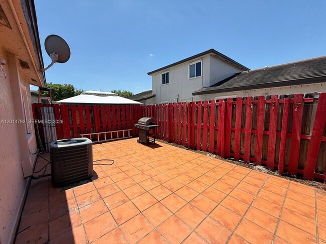 Foto del edificio - 18858 NW 85th Ct