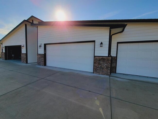 Building Photo - 5289 N Toben Ct