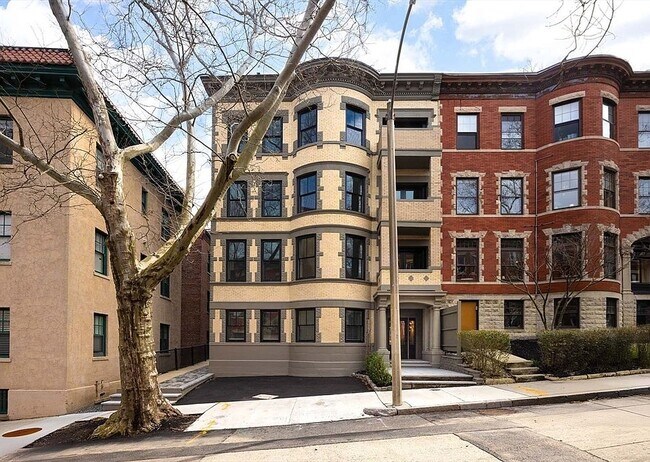 Foto del edificio - 6 Claflin Rd