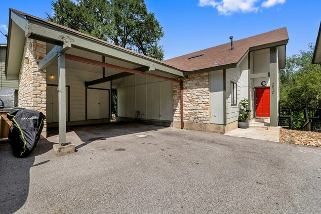 Building Photo - 2010 Jones Rd