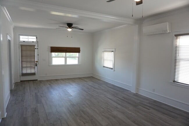 Foto del edificio - 708 Harnett St