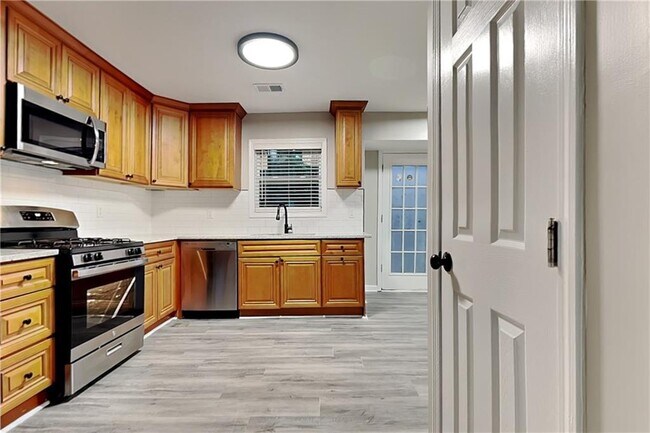 Foto del edificio - 2513 Mistletoe Ln SW