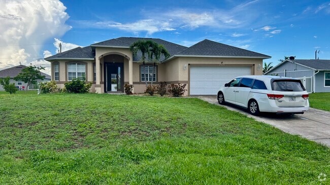 Building Photo - 2529 SW 11th Ct