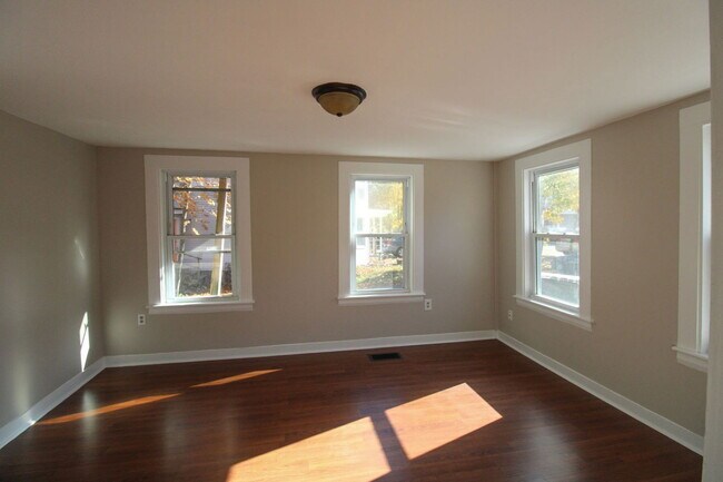 Foto del edificio - 46-48 E Main St