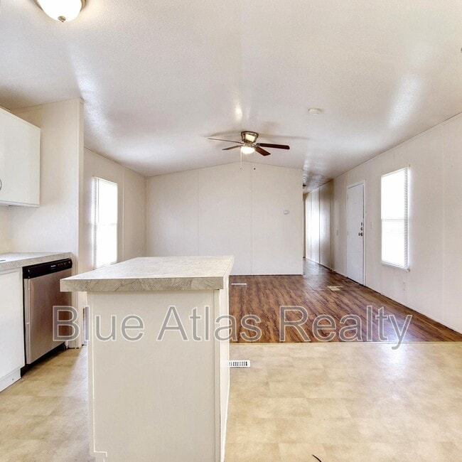 Building Photo - 825 Dawn Light Dr