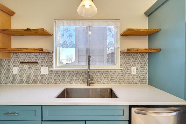 Foto del edificio - 4450 McGrew Cir