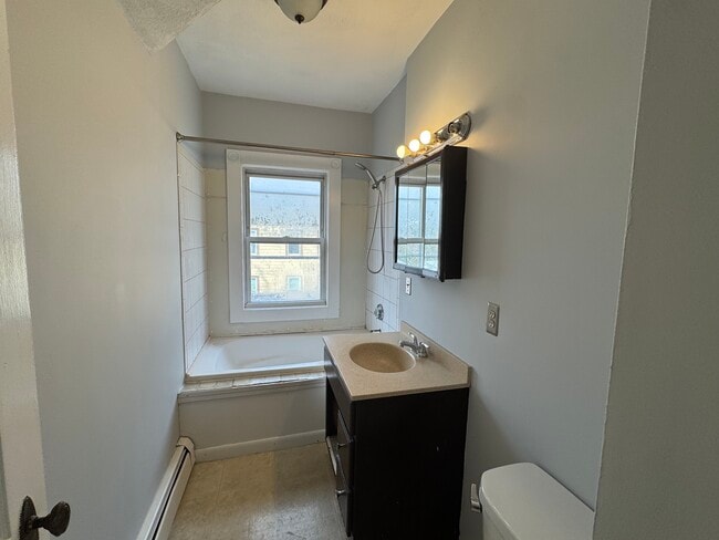 Foto del edificio - 41 Thorndike Rd