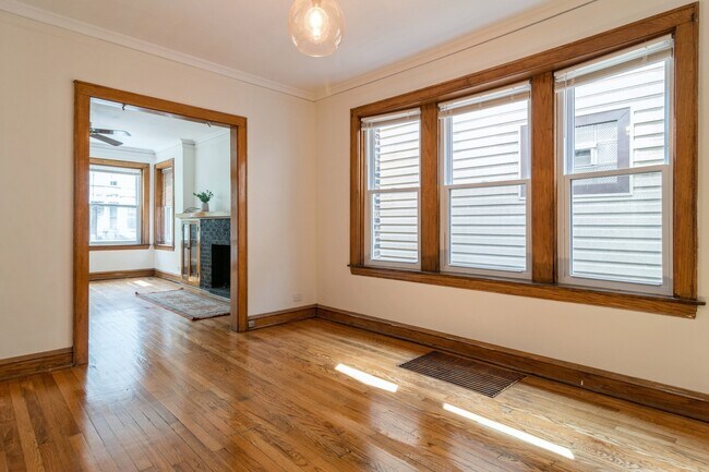 Foto del edificio - 3002 N Troy St