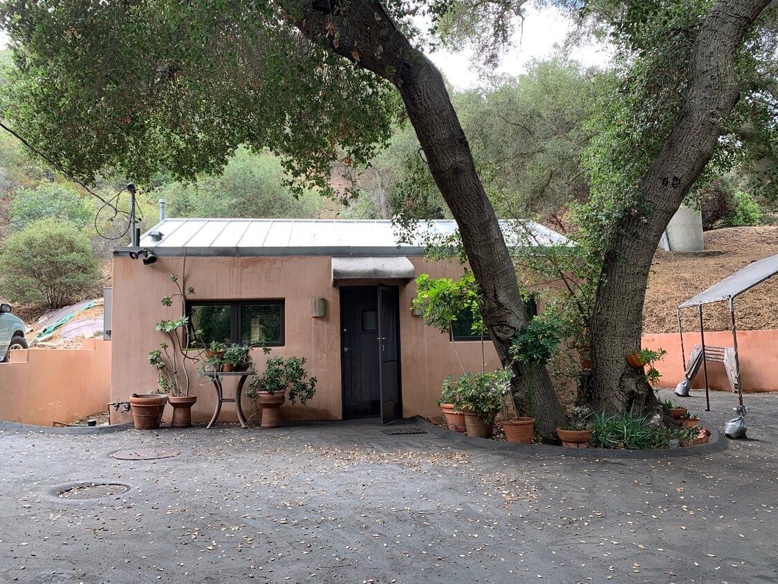 Primary Photo - 1722 Oak Dr