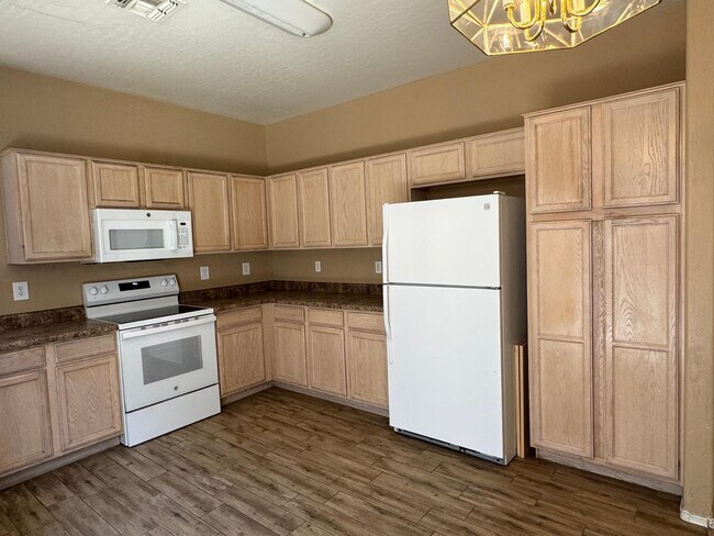 Building Photo - 1814 S 114th Dr
