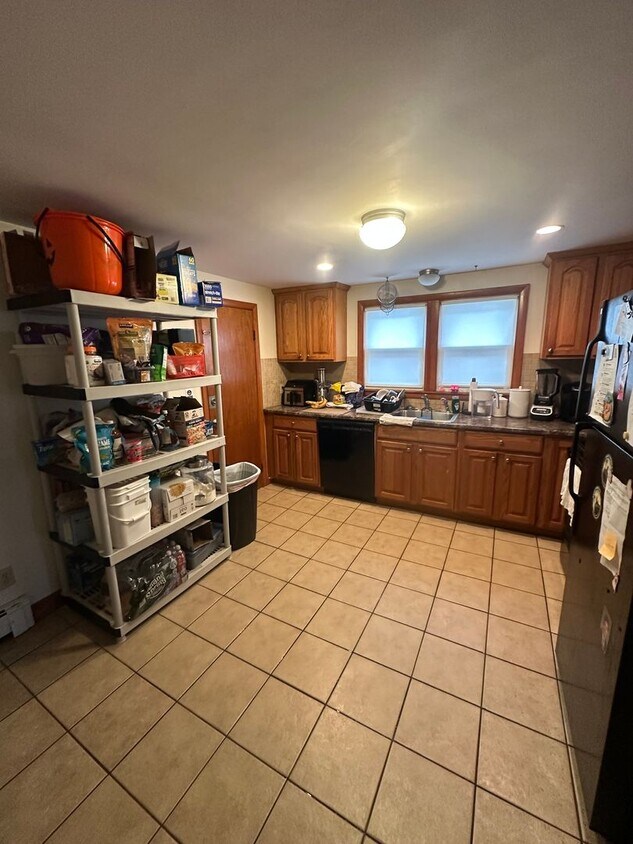 28 Olcott St Unit 2, Watertown, MA 02472 - Room for Rent in Watertown ...