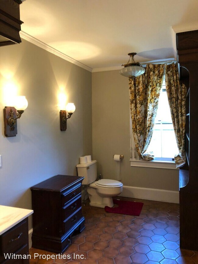 Foto del edificio - 2 br, 1 bath House - 220 Maple St.