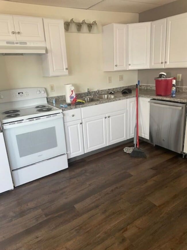 Building Photo - 8316 Park Rd