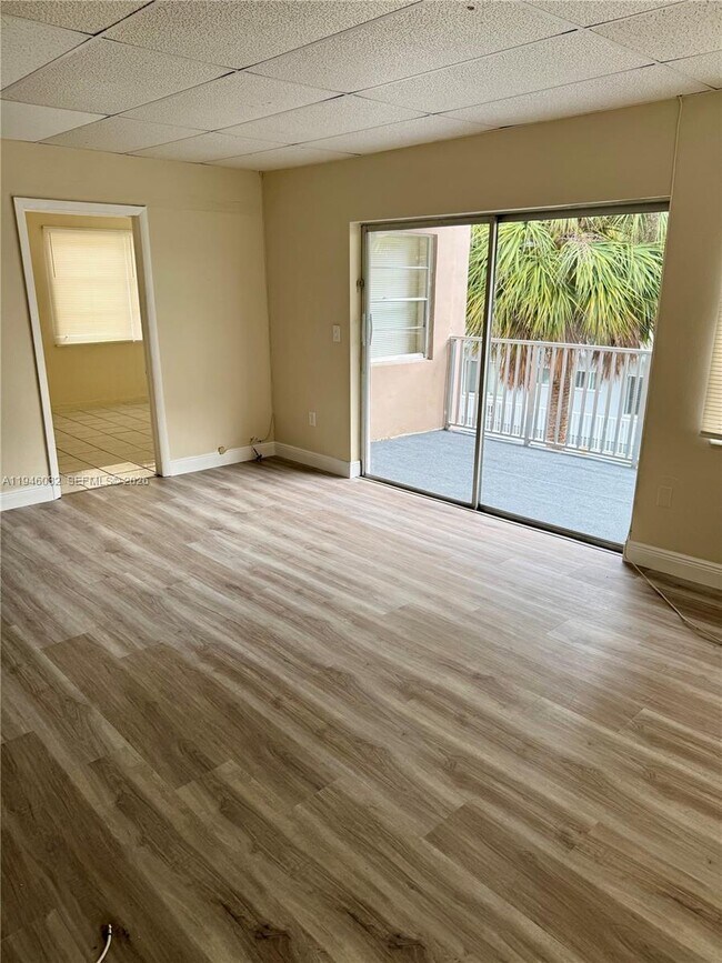 Building Photo - 9390 E Bay Harbor Dr