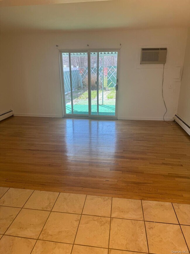 Foto del edificio - 126 Roosevelt Dr