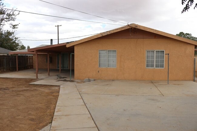 Building Photo - House for rent