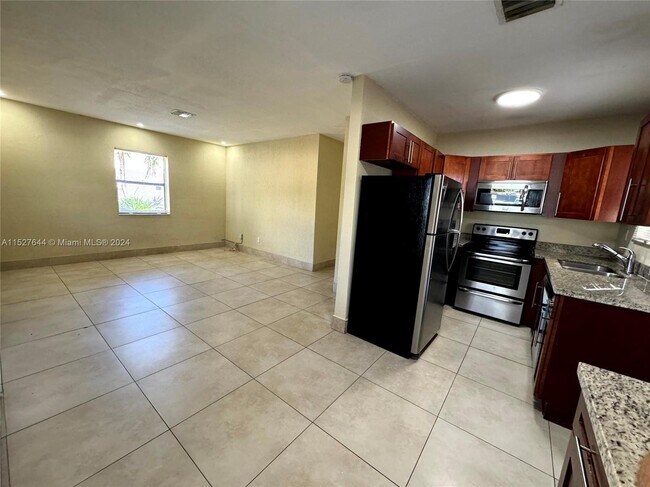 Foto del edificio - 15741 NE 15th Pl