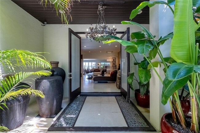 Foto del edificio - 1111 N Venetian Dr