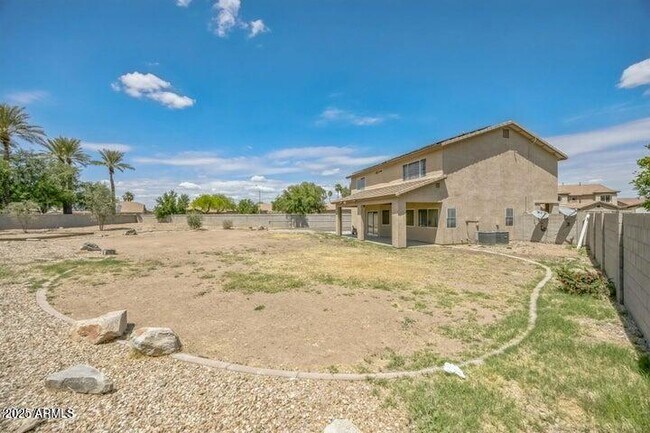Building Photo - 7855 W Vía Del Sol