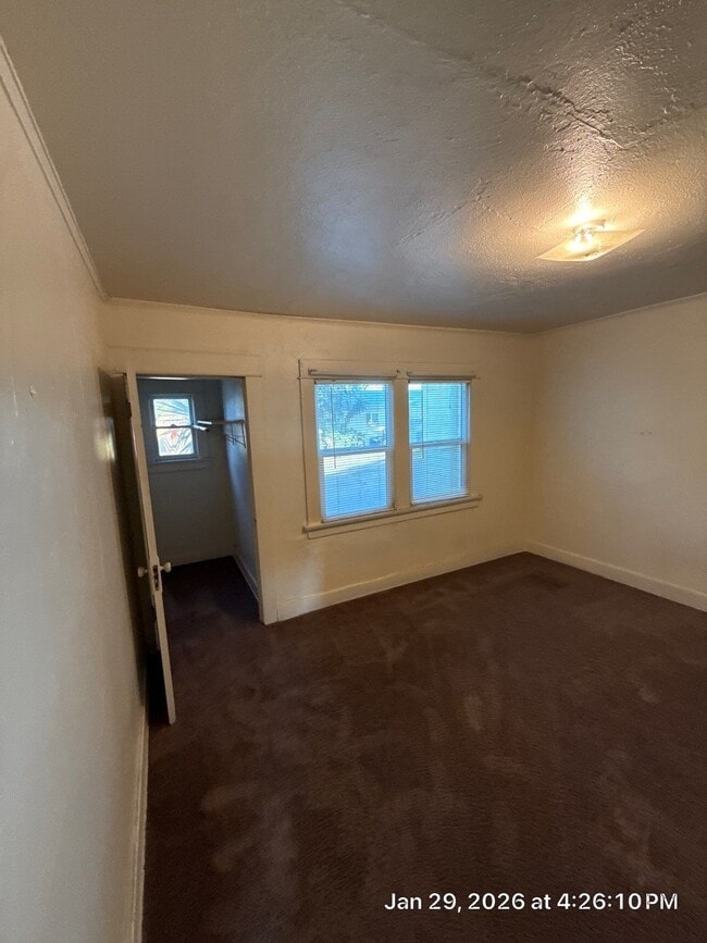 Building Photo - Fontana 10057