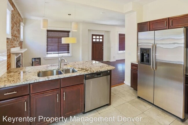 Building Photo - 3 br, 2.5 bath House - 225 E Cedar Ave