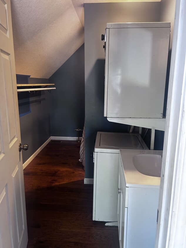 Building Photo - 103 S E St