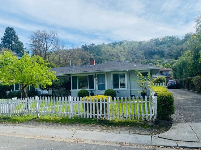 Building Photo - 3765 Mosswood Dr