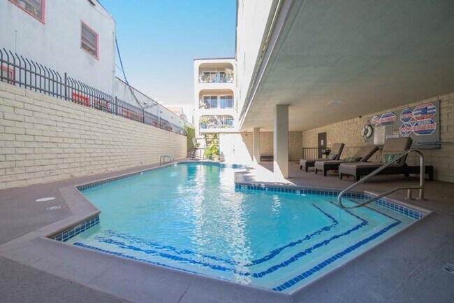Building Photo - Lovely Long Beach 2 Bedroom~