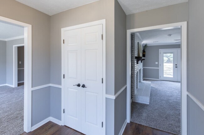 Foto del edificio - 4328 Castlewood Ct