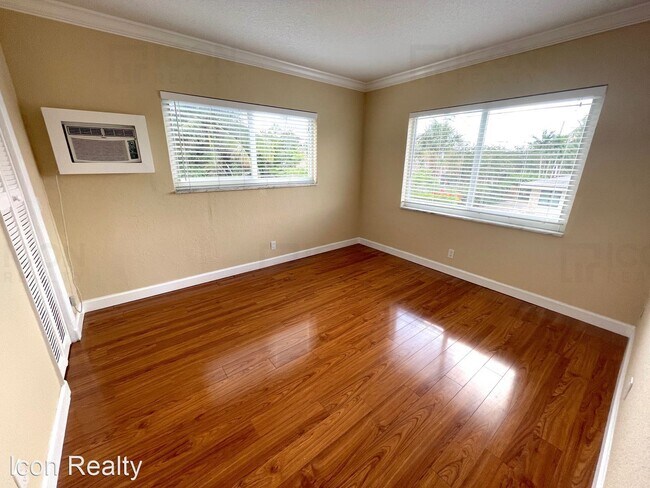 Building Photo - 1 br, 1 bath House - 1100 NE 9th Avenue #201