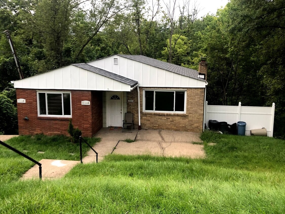 Primary Photo - 10201 Clair Ave