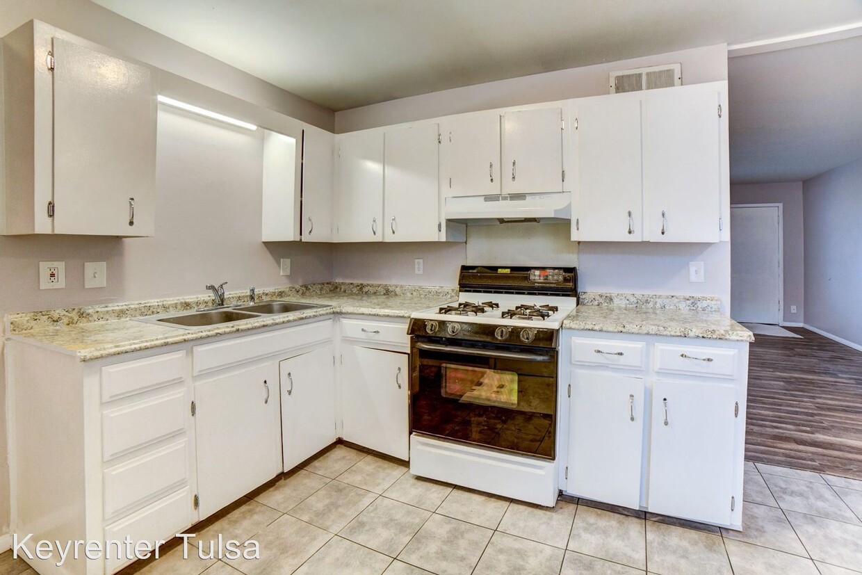 Primary Photo - 1316 S 73rd E Ave