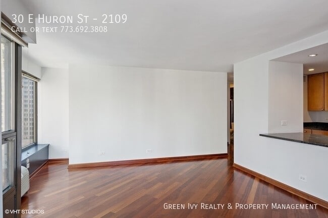 Foto del edificio - 30 E Huron St