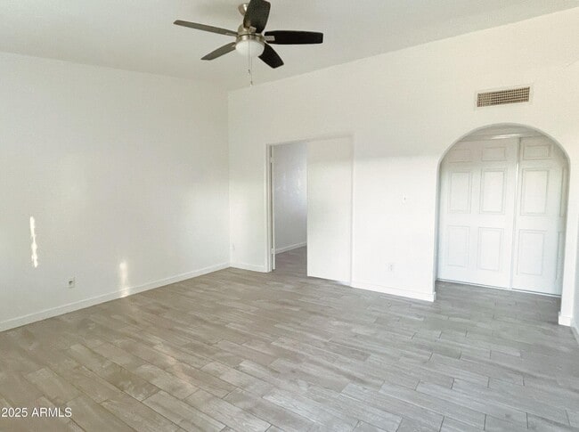 Foto del edificio - 826 W Laguna Dr
